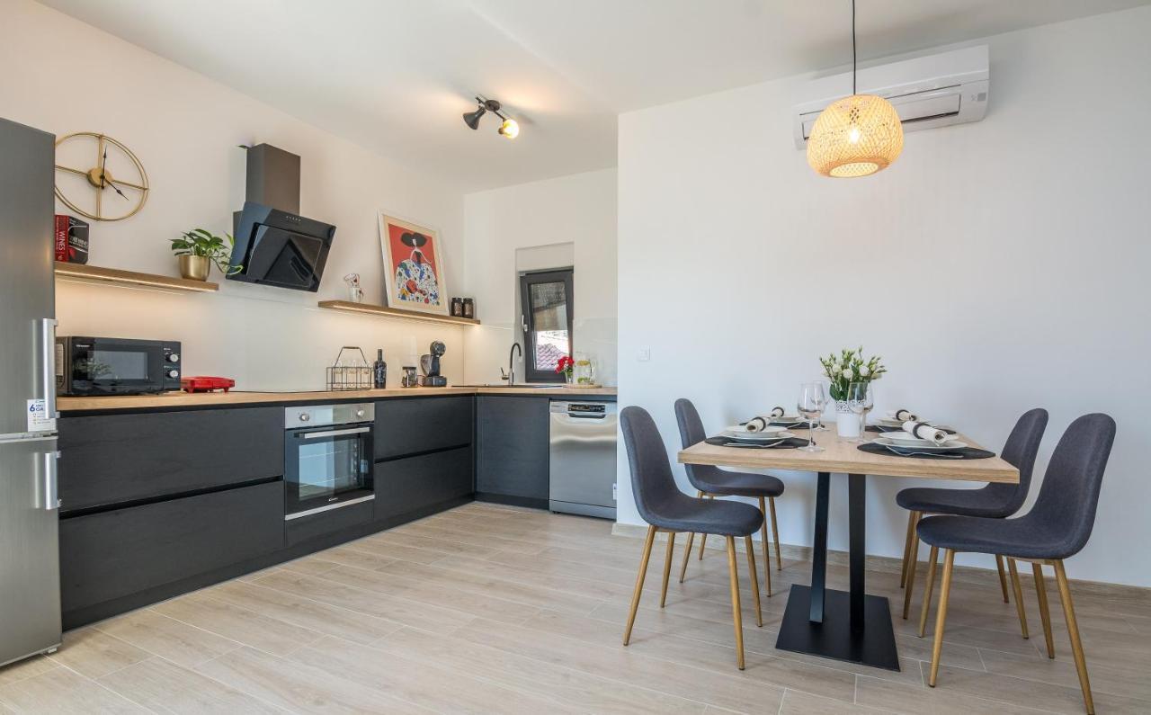 Apartments Maella 扎达尔 外观 照片