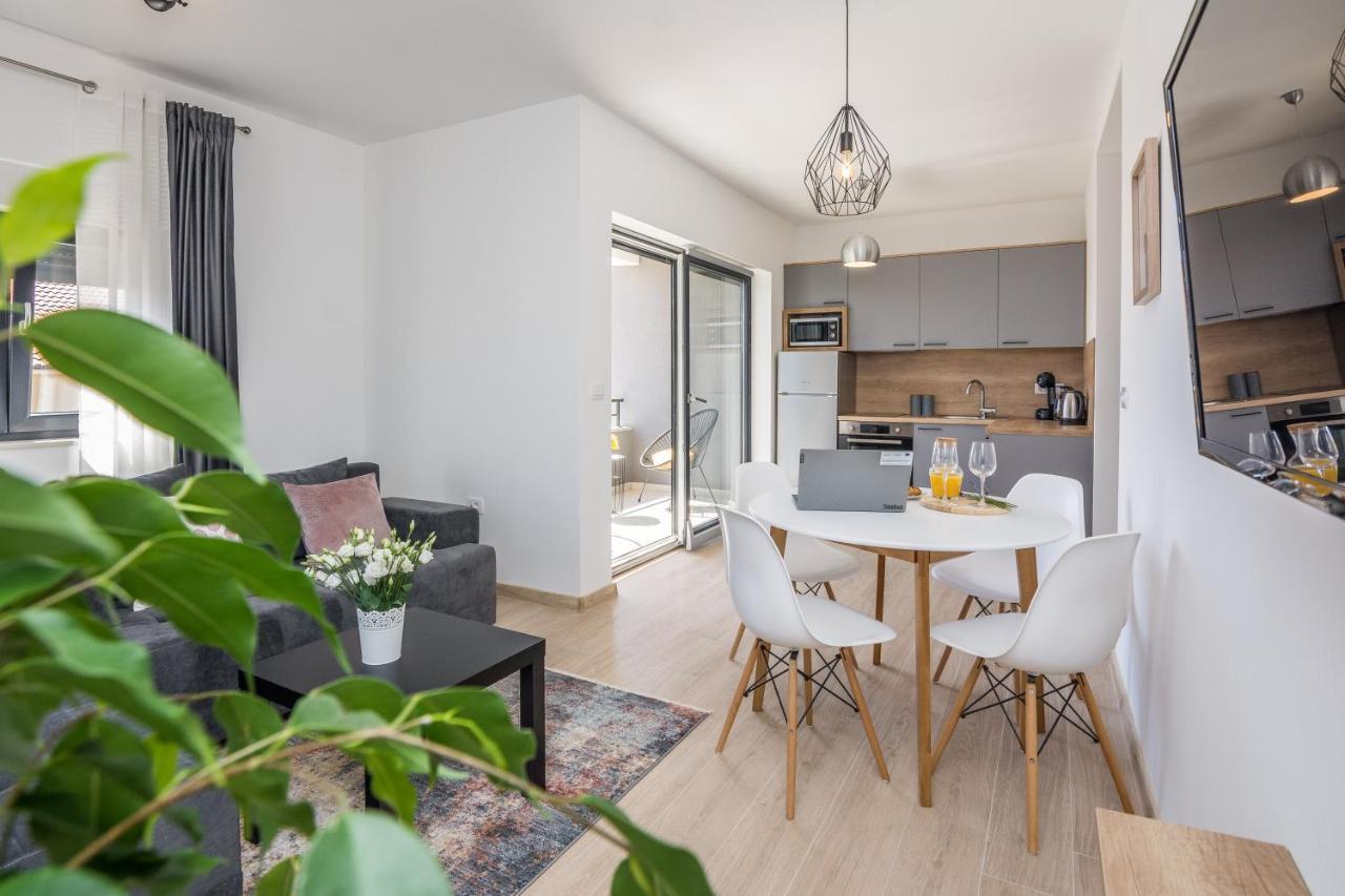 Apartments Maella 扎达尔 外观 照片